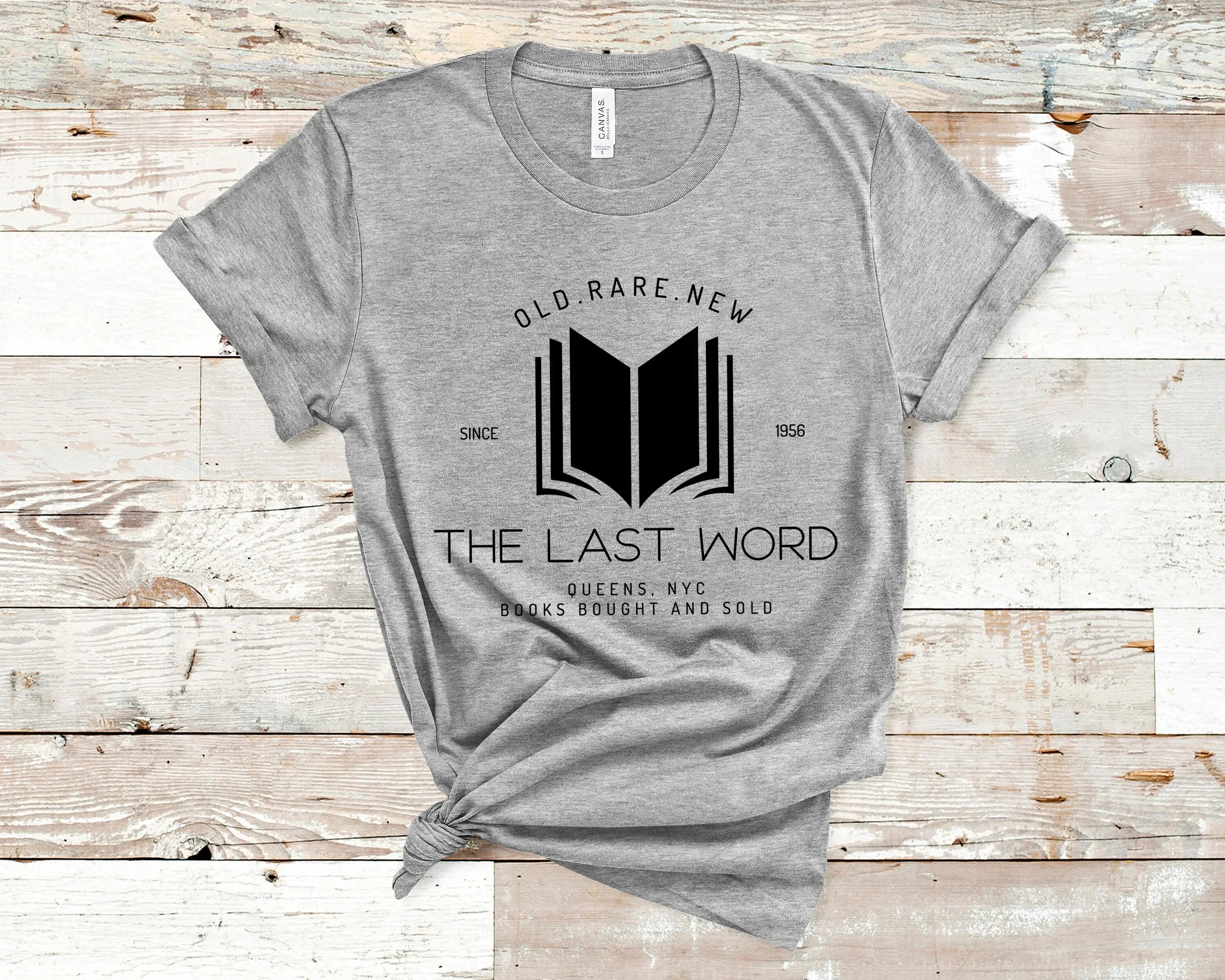 Фото Футболка The Last Word Bookstore с изображением Эдди Ларуэ и V.E. Шваб, «Невидимая жизнь книжного мира» №1