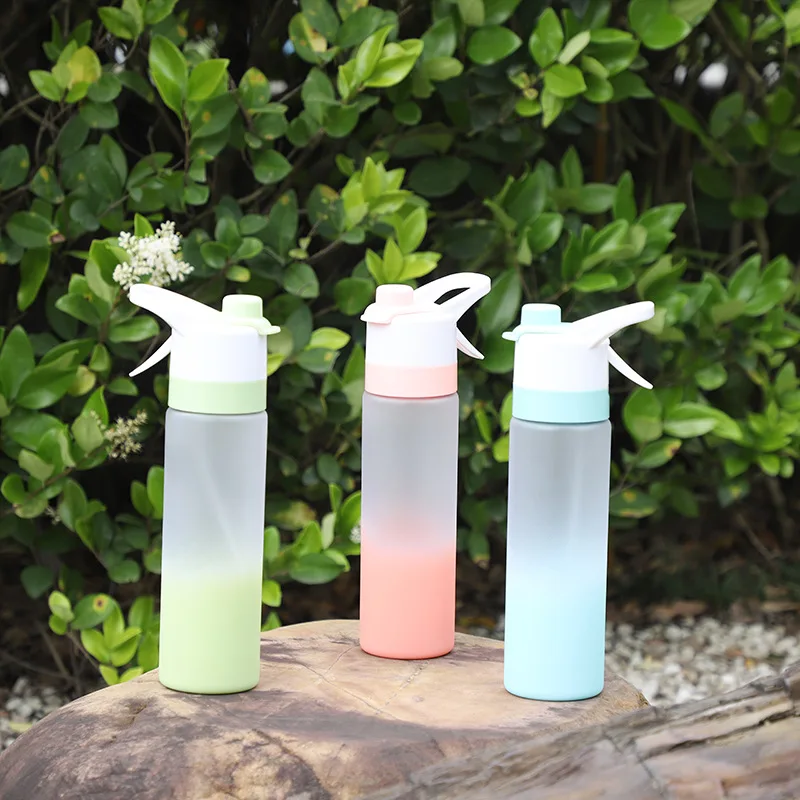 

700ml Spray Water Bottle Large Capacity Portable Outdoor Sport Fashion Cute Drinking Plastic Bottles BPA Free Eco-Friendly