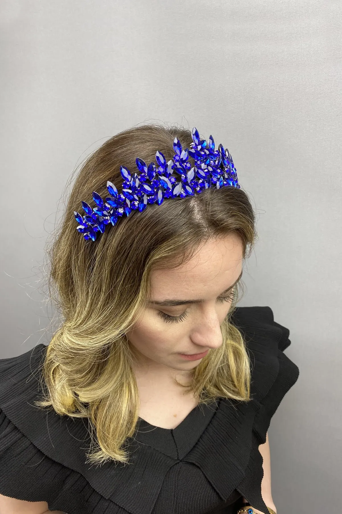 

Sax Blue Subra Model Bridal Henna Crown