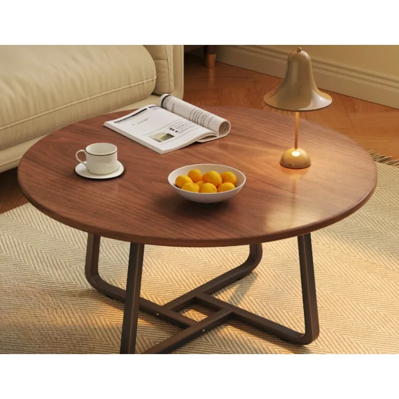 Небольшой журнальный столик приставной диван гостиная бытовая маленькая