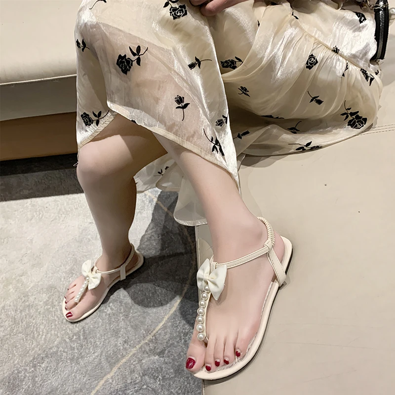 

Сандалии женские на платформе, удобные шлепанцы на шнуровке, низкие пляжные, с жемчугом, с бантом, на шнуровке, для летнего сезона