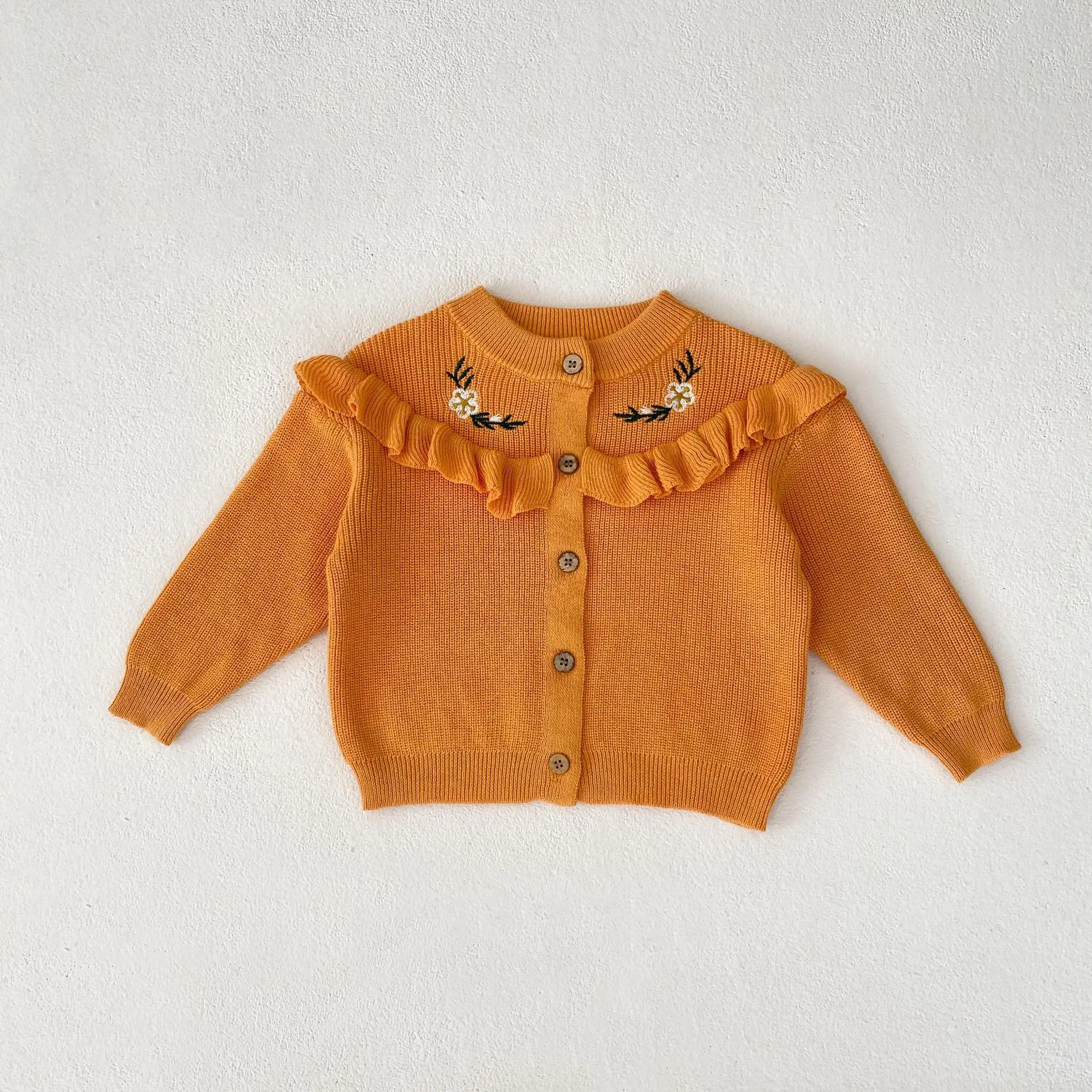 Детский трикотажный свитер с длинным рукавом и вышивкой