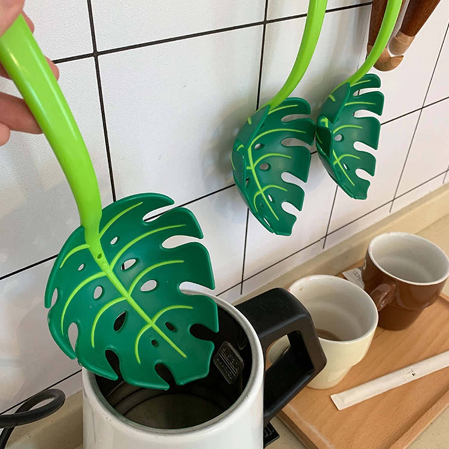 

Ложка-дуршлаг с зелеными листьями, кухонный инструмент для защиты окружающей среды