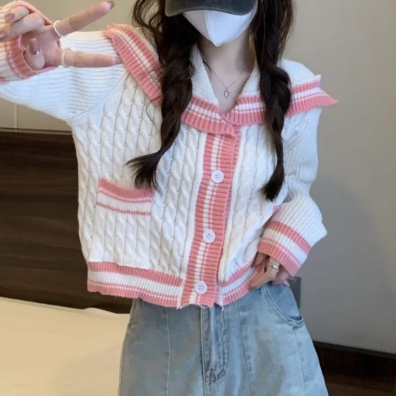 Женский вязаный кардиган с V-образным вырезом розовый длинными рукавами теплый