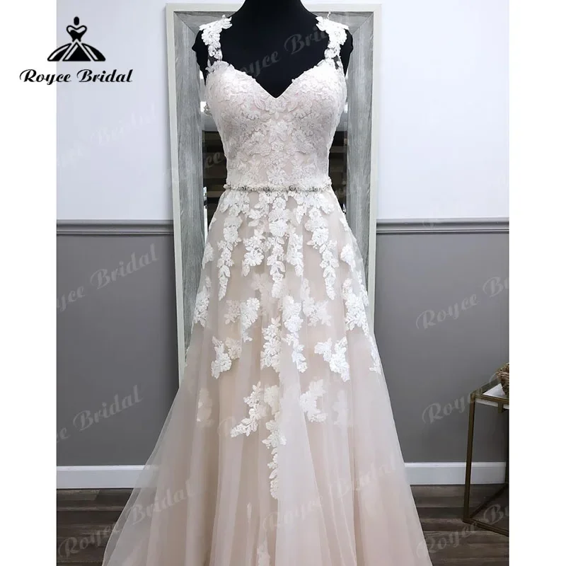 Шампанское с V-образным вырезом и кружевной аппликацией иллюзия свадебное платье