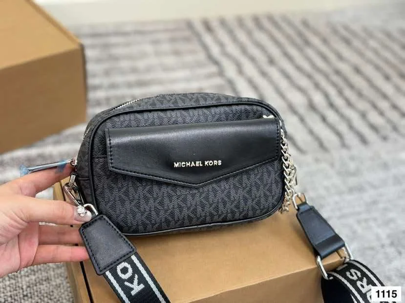 Фото Сумка-кроссбоди Michael Kors Jet Set 2026 New Style для фотоаппарата, на одно плечо, специально разработана для женщин №4