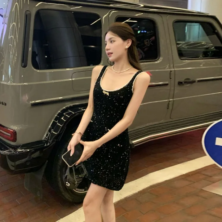 Соблазнительные весенние платья на бретельках с тяжелыми блестками новинка