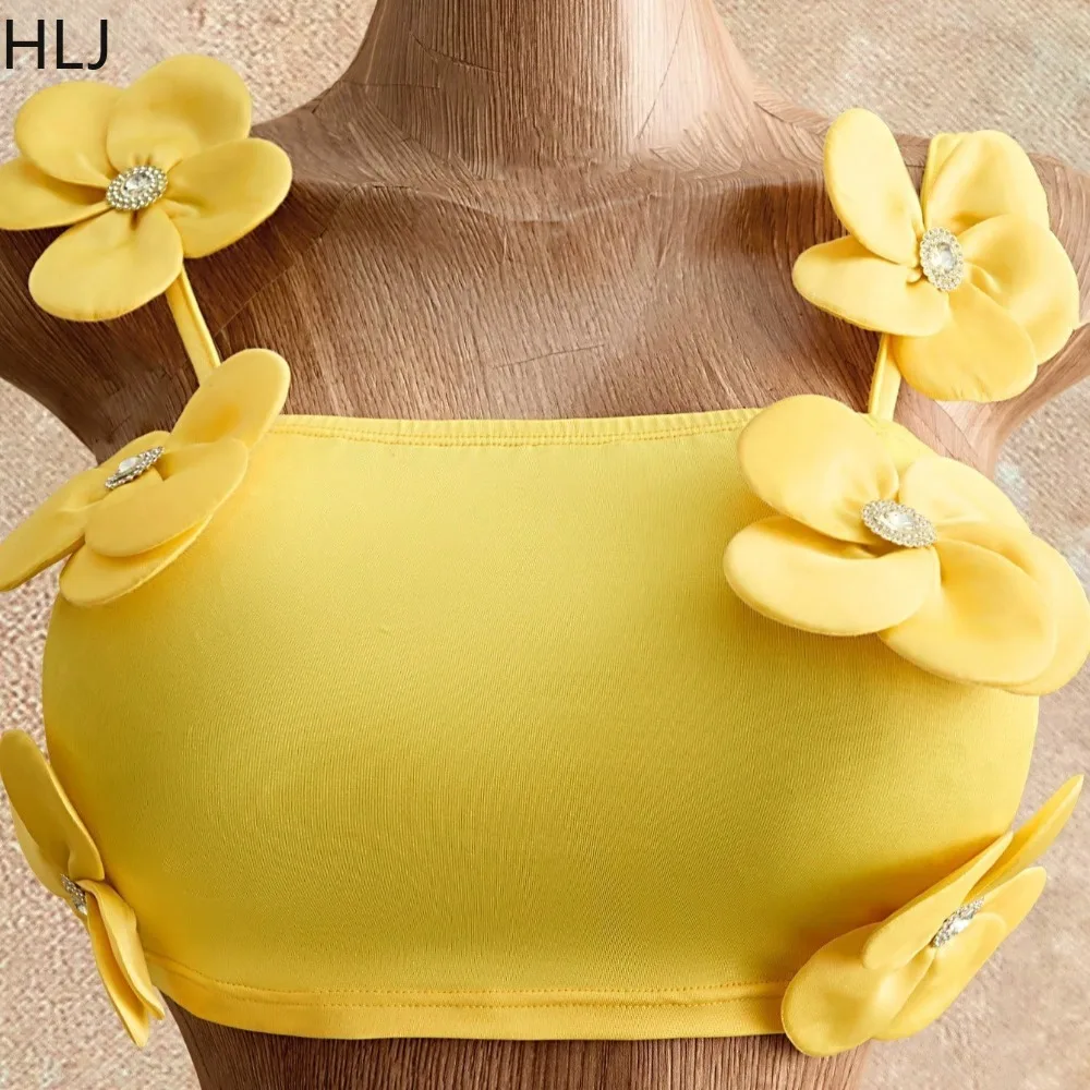 Фото Женский комплект бикини HLJ Solid Yellow с 3D цветочными аппликациями, состоящий из топа на тонких бретелях и облегающей юбки с высокой талией. №5