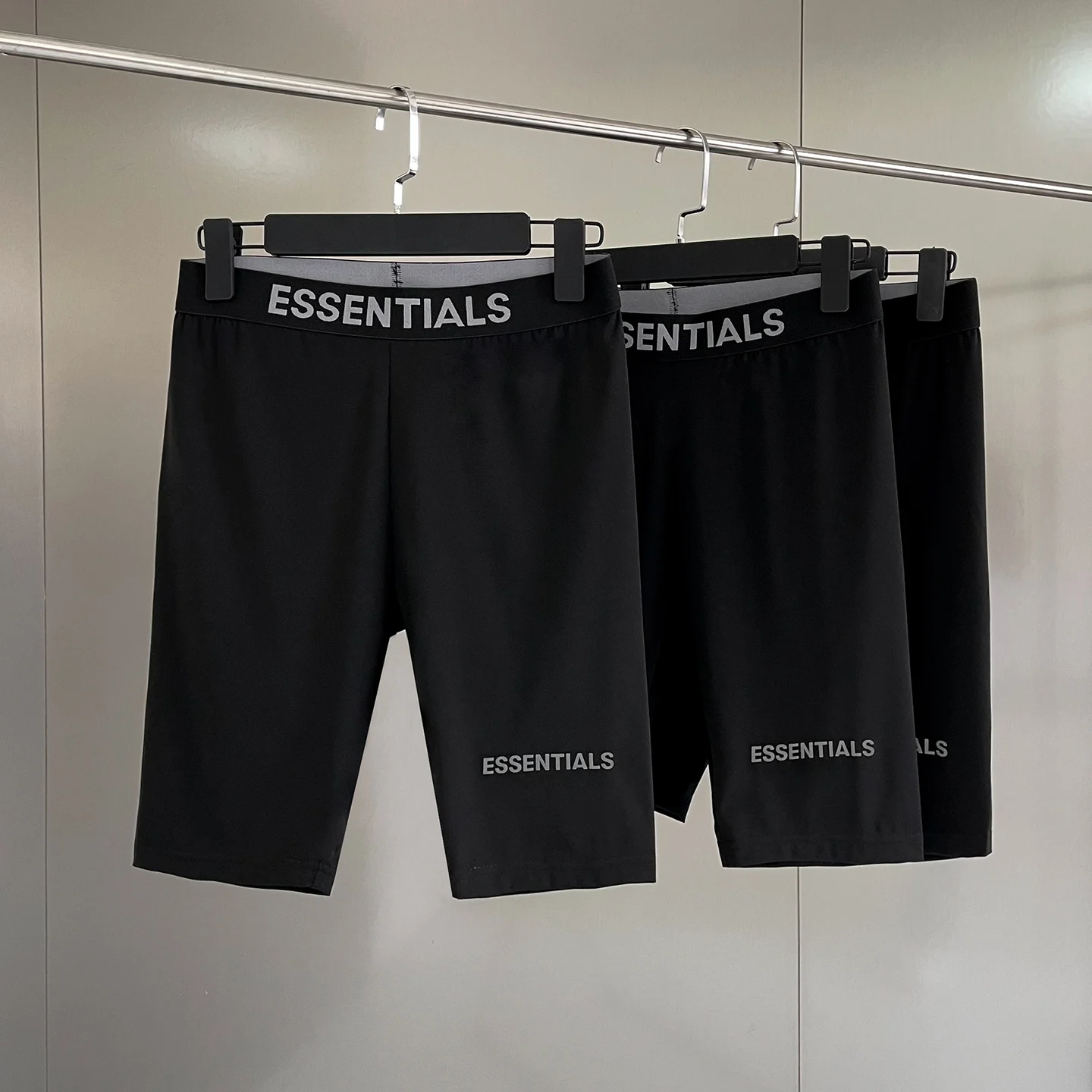 NEW ESSENTIALS Tight Leggings Bottoming Sweatpants Yoga High Waist Stretch Reflective Shorts Fashion High Quality Yoga shorts