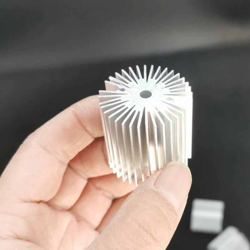 

Диаметр 30 мм высота 30 мм пластиковый ламповый радиатор