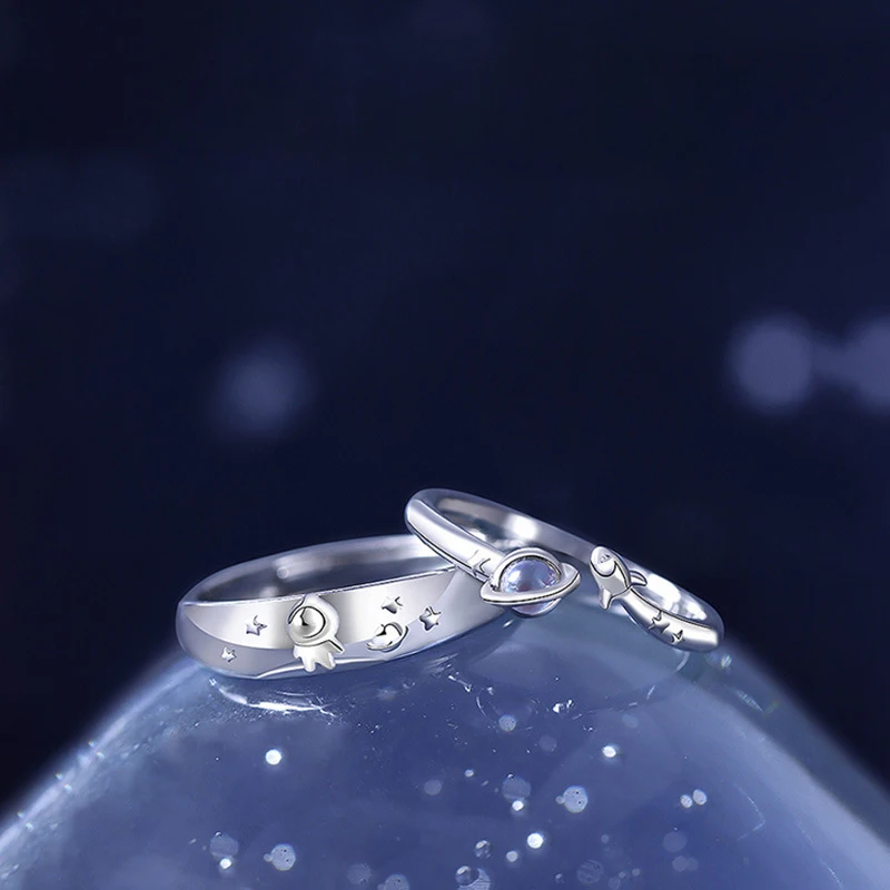 

New hot-selling silver color planet astronaut travels the world couple opening ring fashion trend long-distance love gift J649