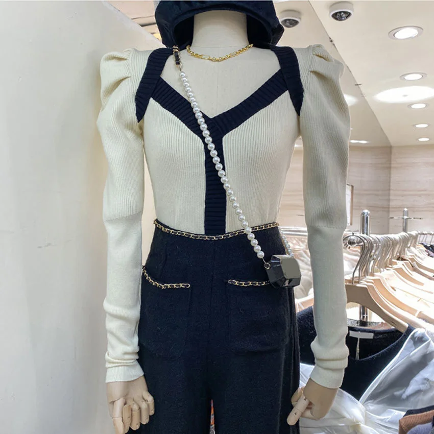

2021 Winter Design Sense of Minority V-neck Bubble Sleeve Head Looks Thin and Foreign Style Contrast Color Bottomed Sweater Top
