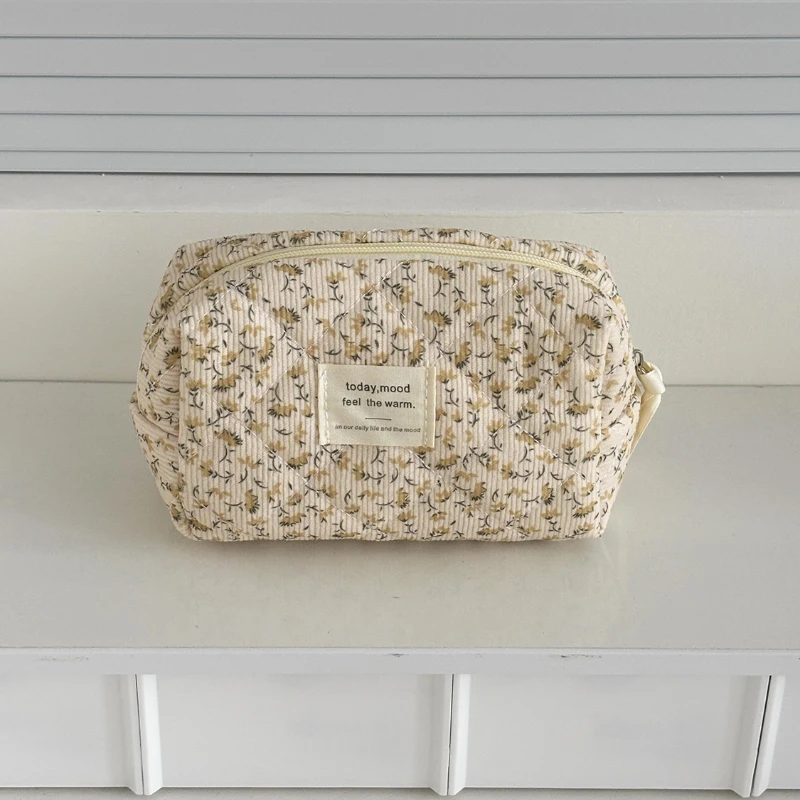 

Цветочный вельветовый пенал для девочки