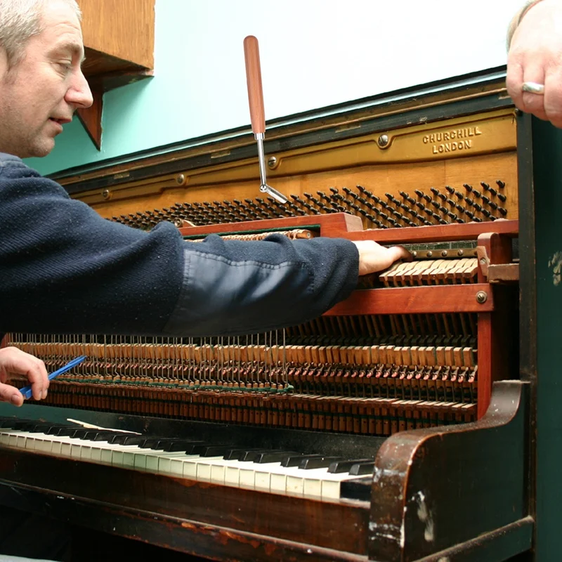 Пианино. Настройщик пианино. Рояль настройщика. Рояль настройщика. Настройщик рояля.