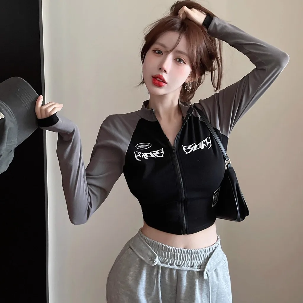 Укороченный топ на молнии с высокой талией и длинным рукавом