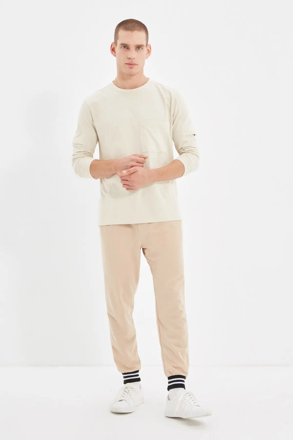 

Trendyol Men 'S Regular Fit Thick Sweatpants TMNAW22EA0126