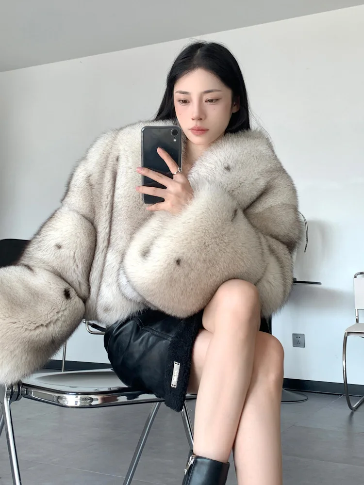 2023 winter new style, imported from FinlandSAGA fox, Crown Fox Fur Grass short coat, whole skin spot fashion, young, tall, sexy