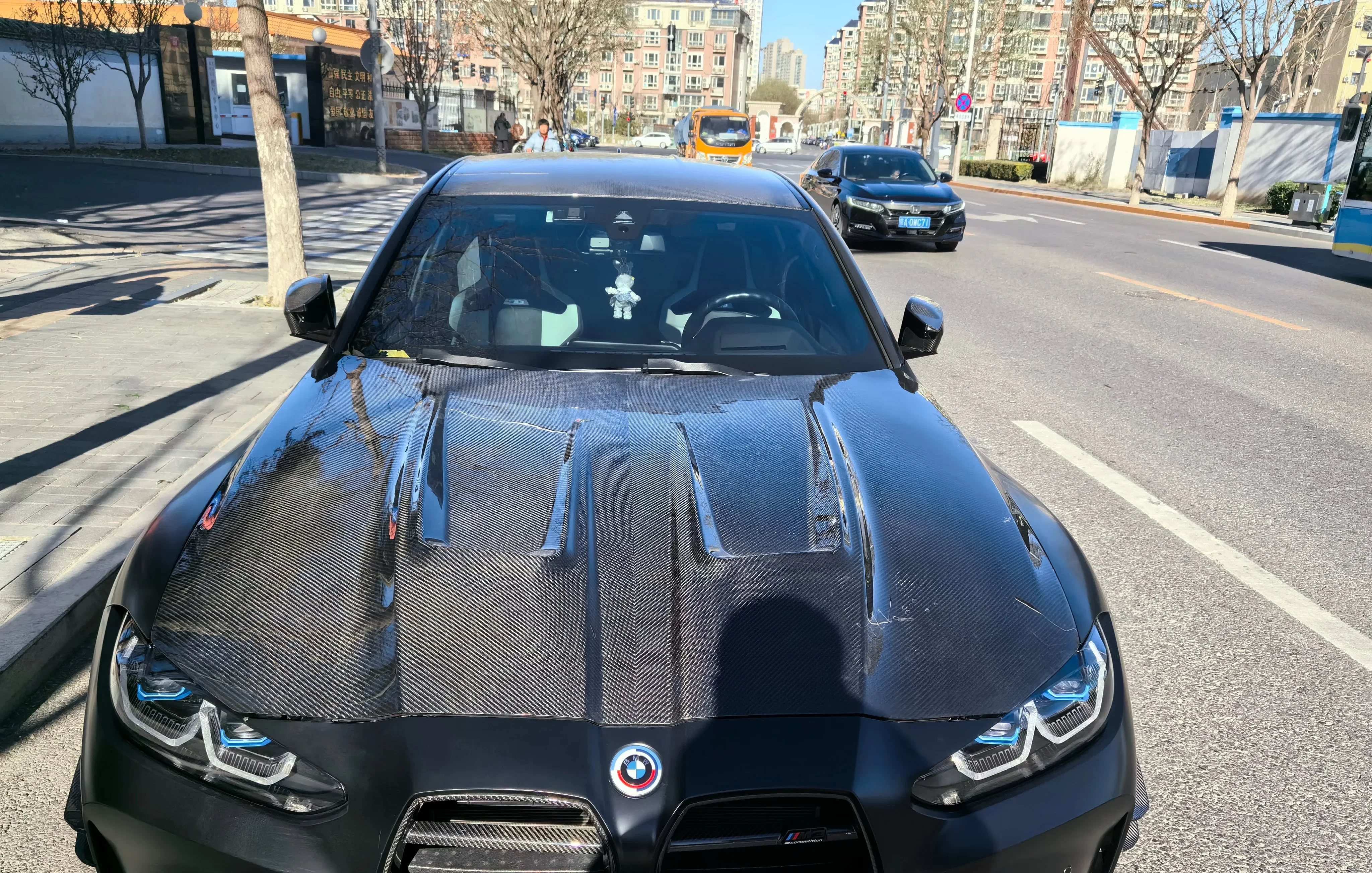 Крышка капота двигателя из сухого углеродного волокна для разработки данных