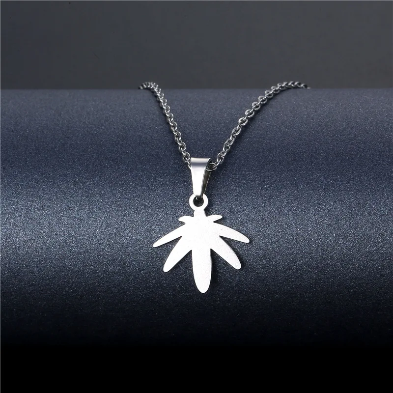 

European and American fashion brand jewelry necklace female retro hip-hop maple leaf pendant