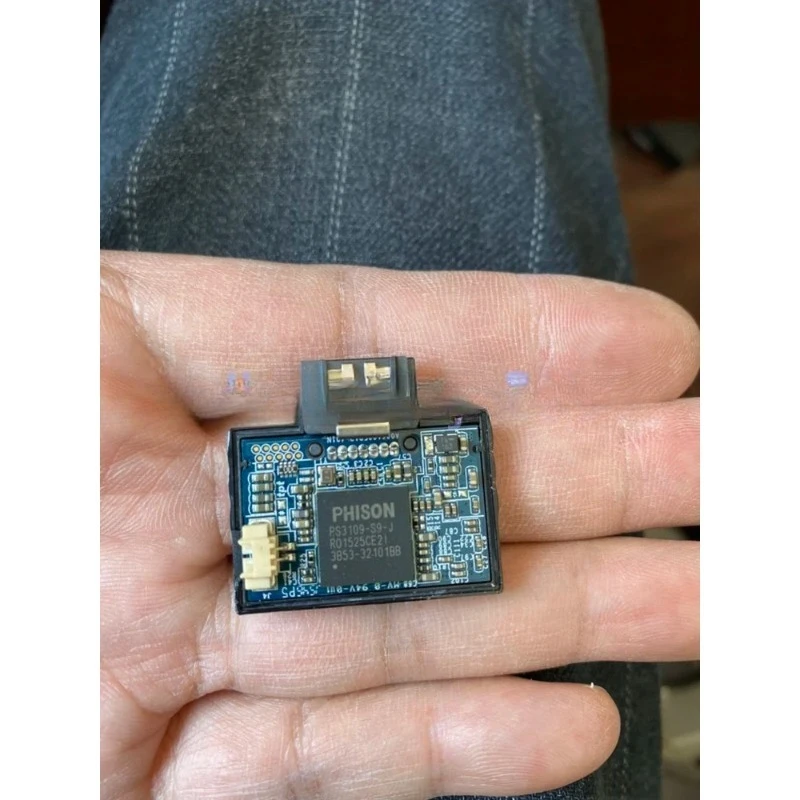 Фото Твердотельный накопитель TH58TFG9DFKBA8K 64 ГБ SVFM SATA Flash Phison Satadom №3