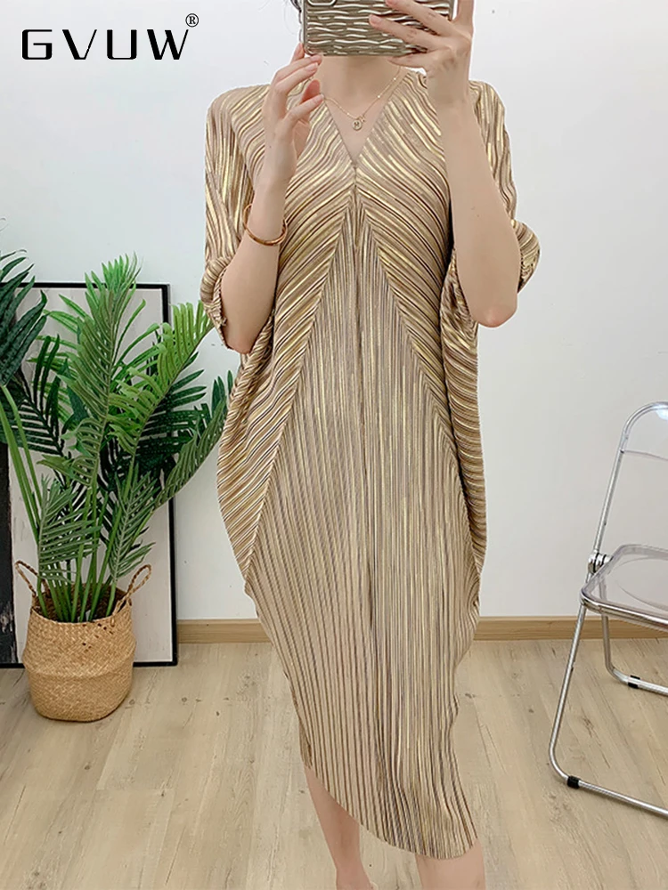 

GVUW Bright Silk Pleated Dress For Women V-neck Batwing Sleeve Loose Patchwork Color 2023 Summer Female Fashion Clothing 17J1310