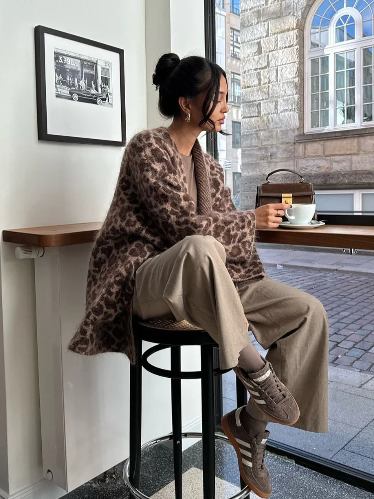 Женский вязаный кардиган с леопардовым принтом