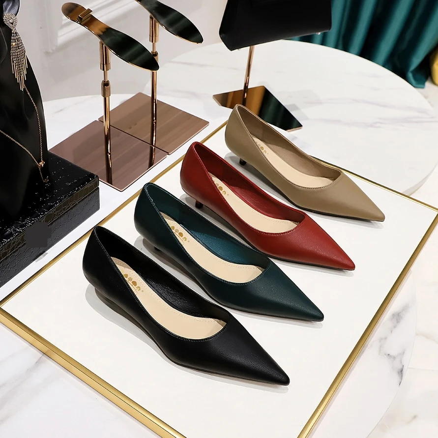 Туфли-лодочки женские на среднем каблуке мягкая кожа элегантные классические