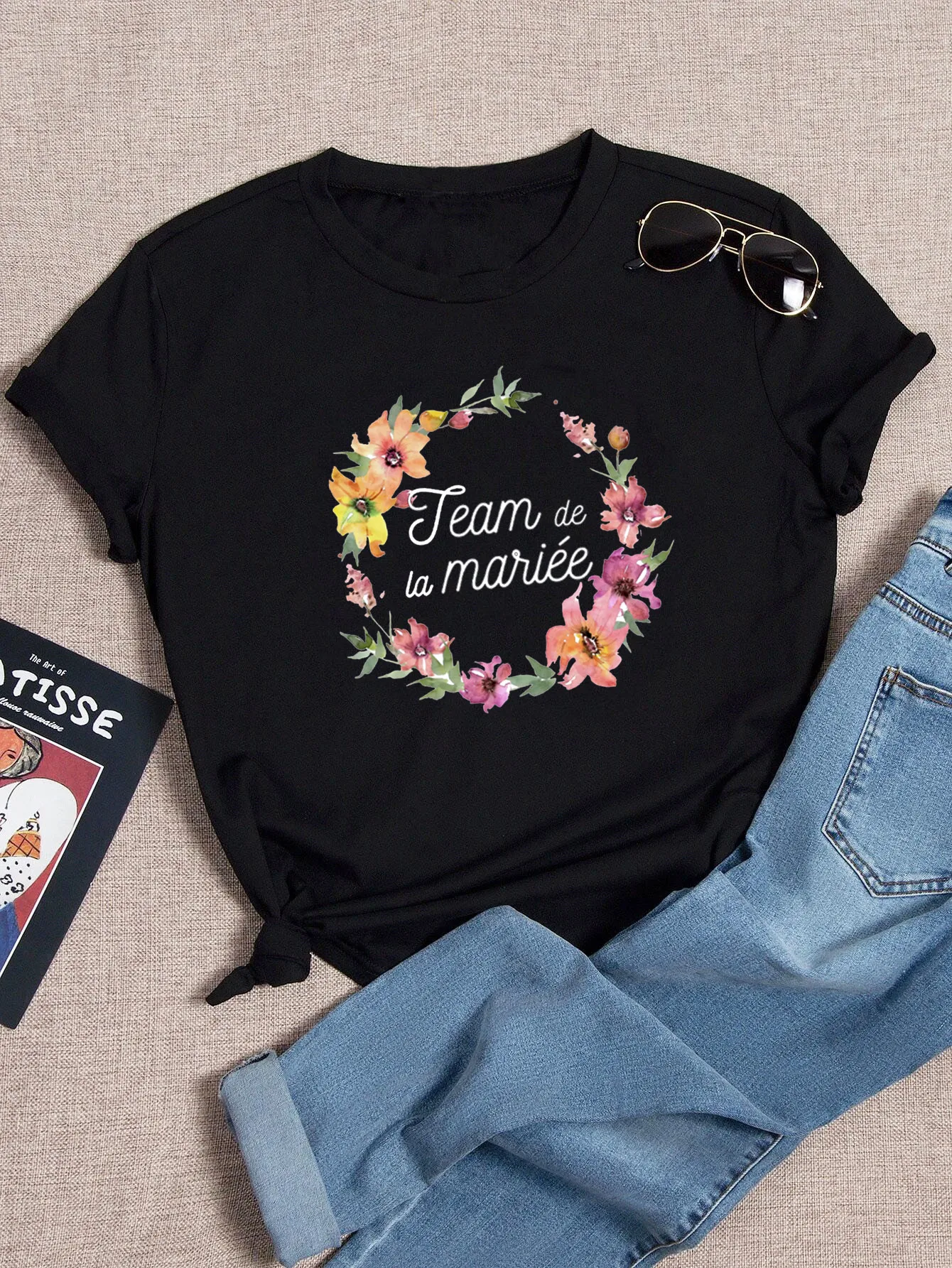 

Женская футболка с круглым вырезом, коротким рукавом и принтом