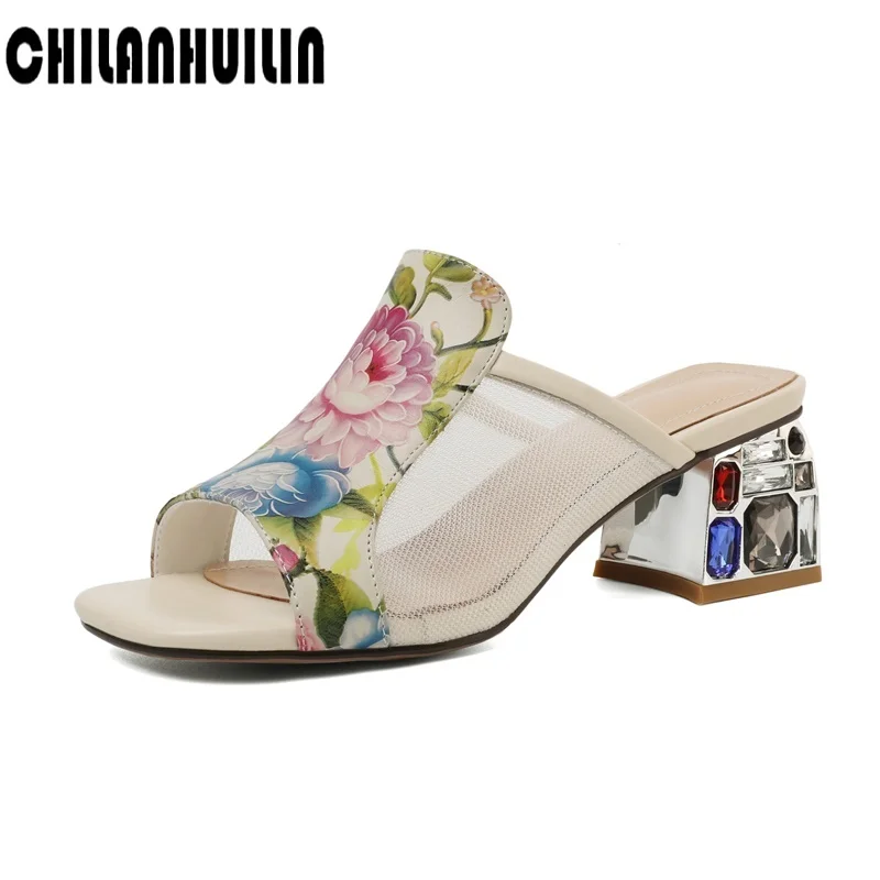 

Женские шлепанцы, кожа и сетка, туфли с открытым носком, сандалии на высоком каблуке со стразами, модные кожаные босоножки с принтом, повседн...