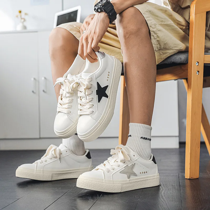 

Корейский стиль повседневные кожаные мужские туфли Новинка Осень 2023 студенческие низкие белые туфли маленькие спортивные кроссовки со звездами