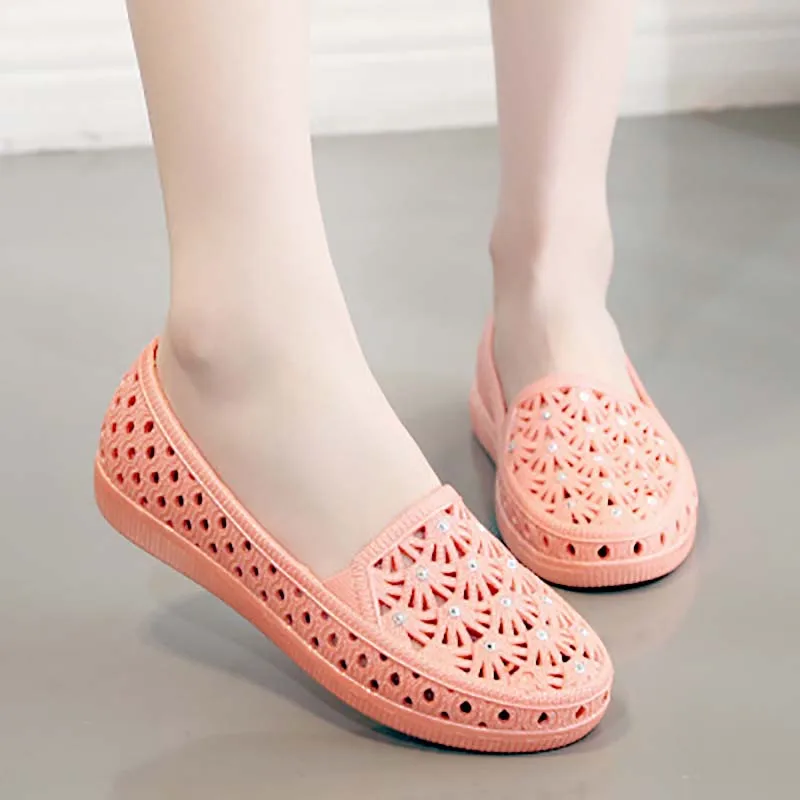 

Flats Shoes Women Hollow Out Slip on Casual Nurse Shoes 2022 Summer Loafers Female PVC Sandals Shallow Beach Breathable Zapatos