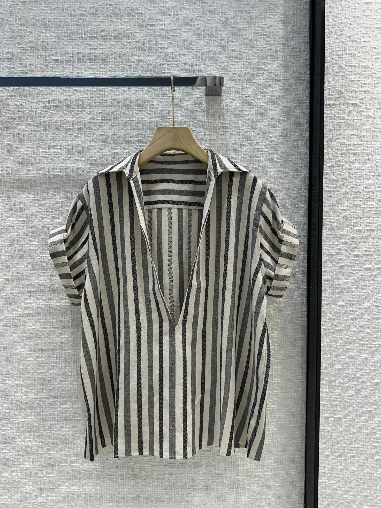 Женская одежда 2024 костюм в полоску с коротким рукавом и маленьким отложным