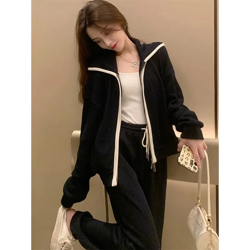 Женский спортивный костюм