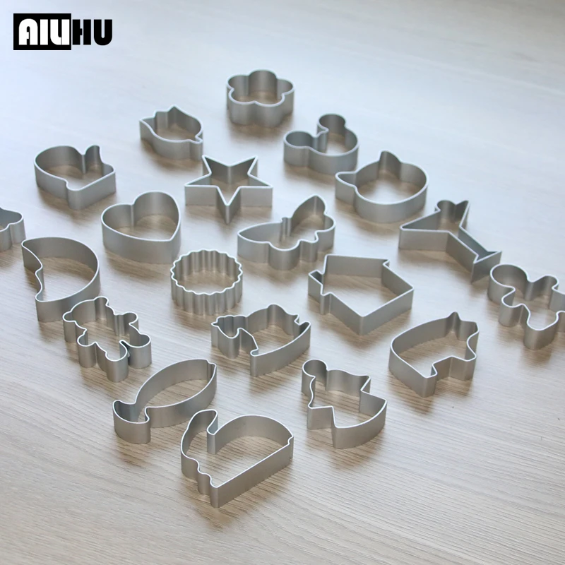 

Baking Tools 28 Style Cookie Cutters Moulds Aluminum Alloy Cute Animal Shape Biscuit Mold DIY Fondant Pastry Decorating Kitchen