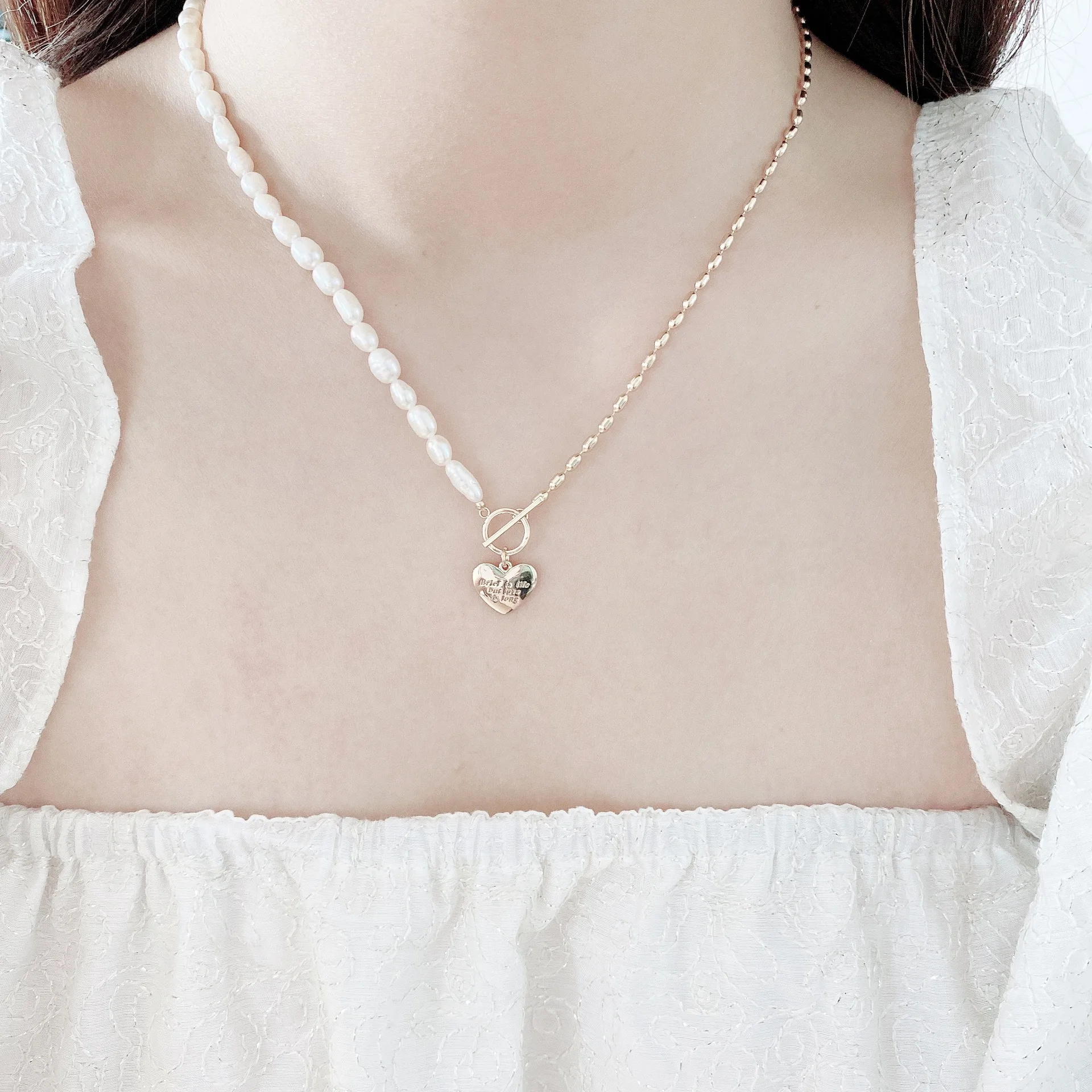 

Design Love OT Buckle Choker Chain Affordable Luxury Fashion Stitching Freshwater Pearl Necklace Simple Commute