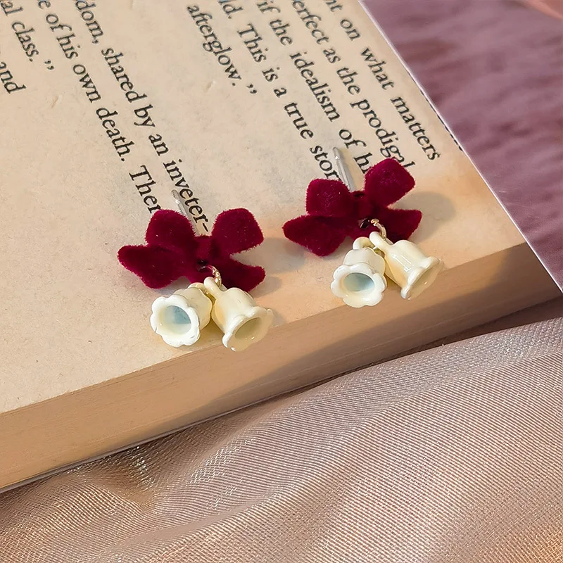 

1Paires Korean Girls' Earrings Velvet Butterfly Knot Bell Orchid Earrings Foreign Vintage Flocking Earrings Christmas Jewelry