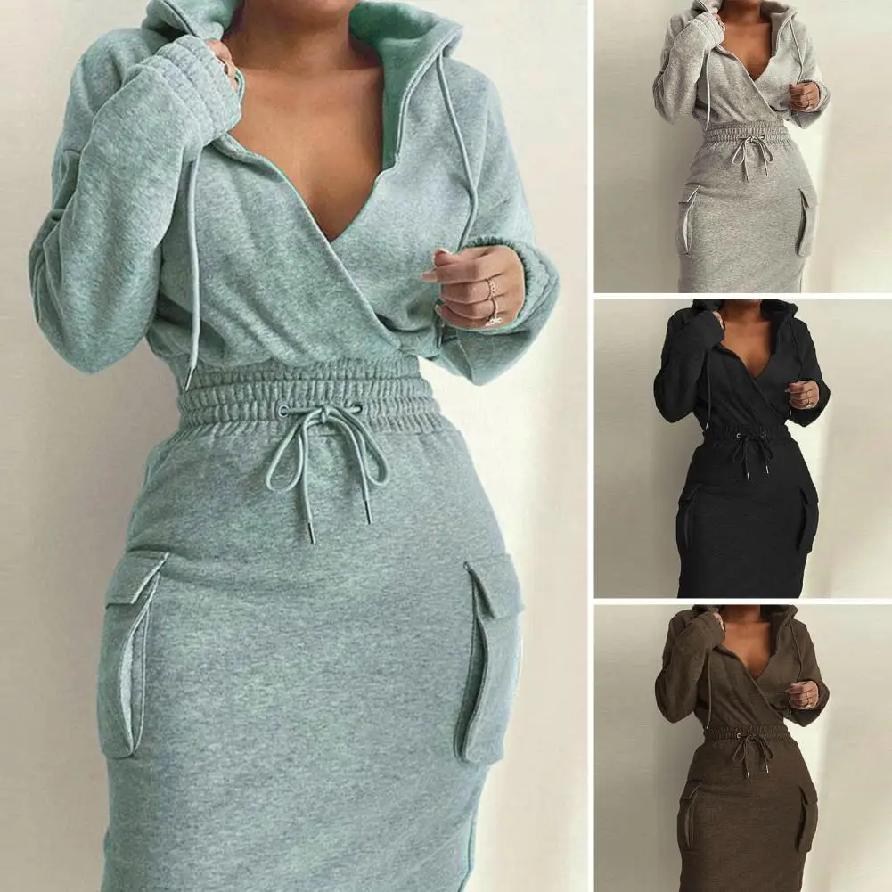 

Женский комплект из 2 предметов, Укороченный свитшот с глубоким V-образным вырезом, длинными рукавами, эластичным поясом и карманами, с капюш...