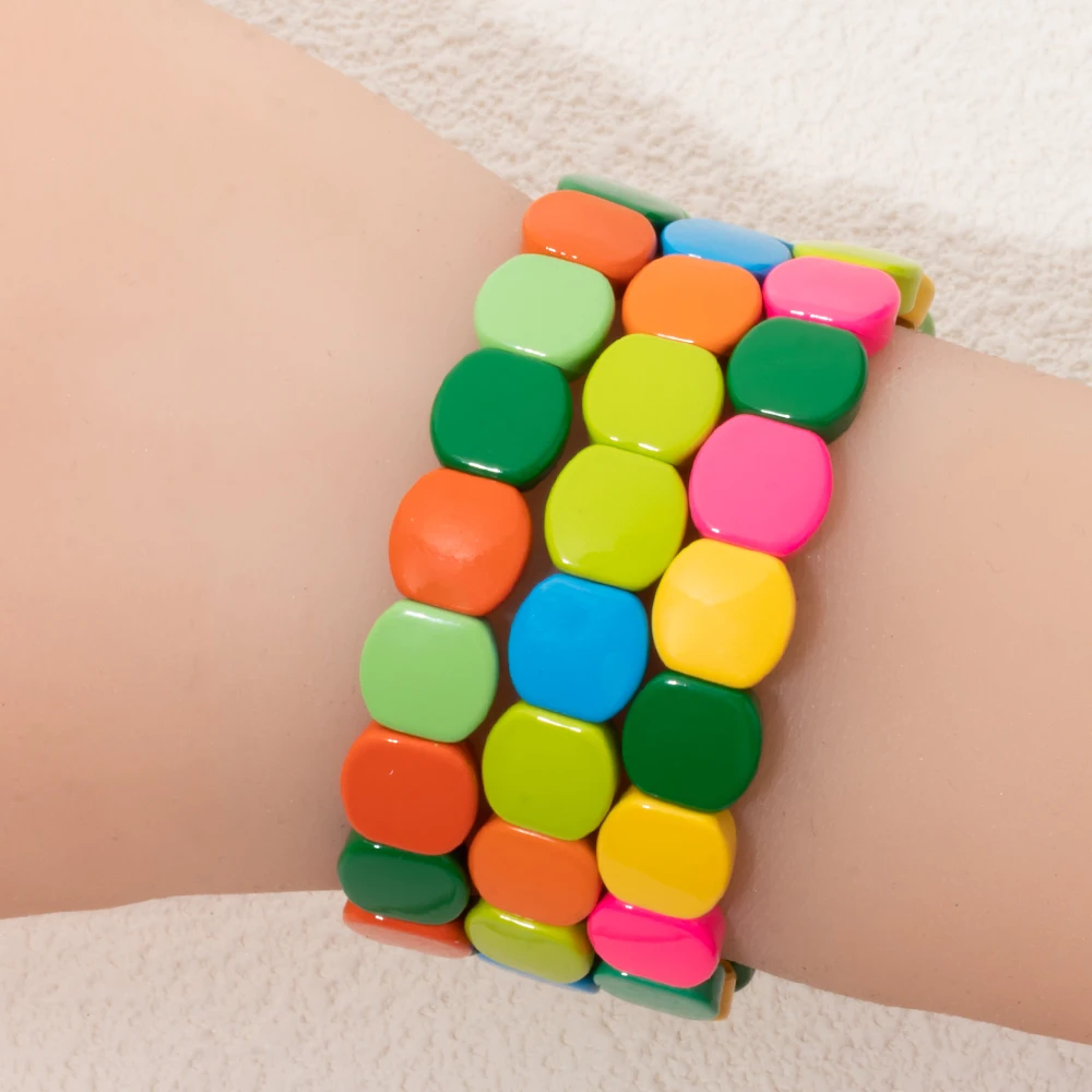 Женский браслет из бисера