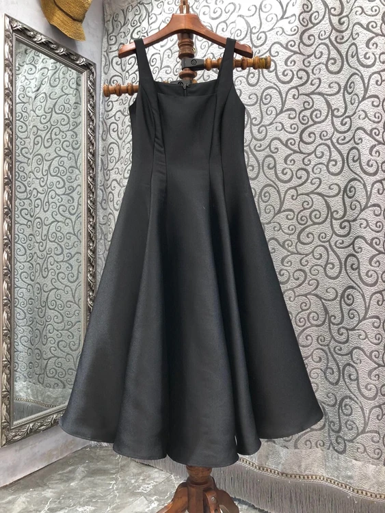 

2022 new women's fashion sleeveless square collar puffy A-line swing suspender skirt high-end long skirt dress 614