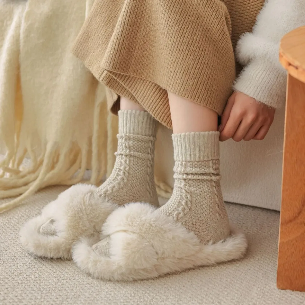 Осенние и зимние шерстяные женские носки простые однотонные средней длины в