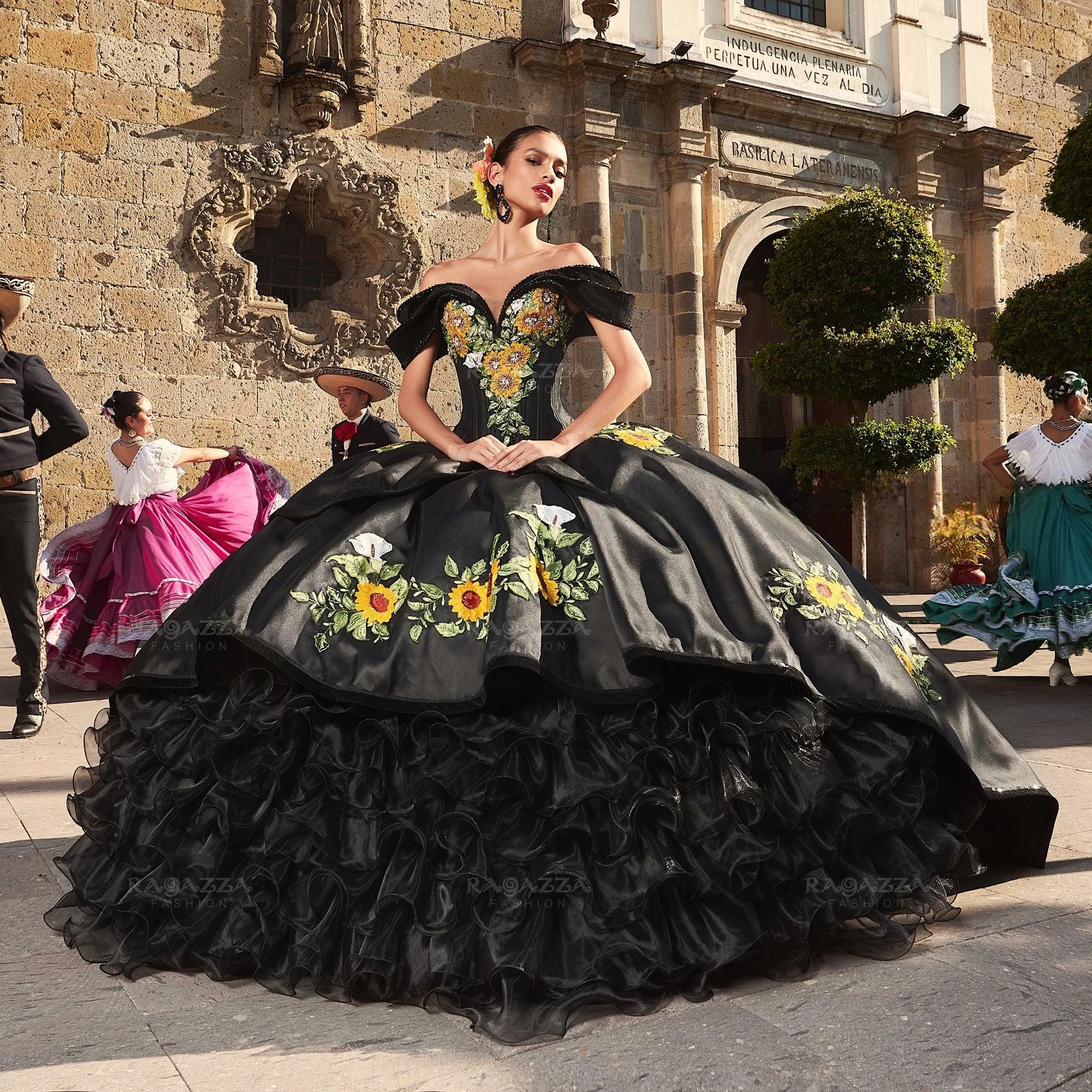 

Черное бальное платье Charro Quinceanera с открытыми плечами из органзы с аппликацией и оборками мексиканские милые платья 16 лет