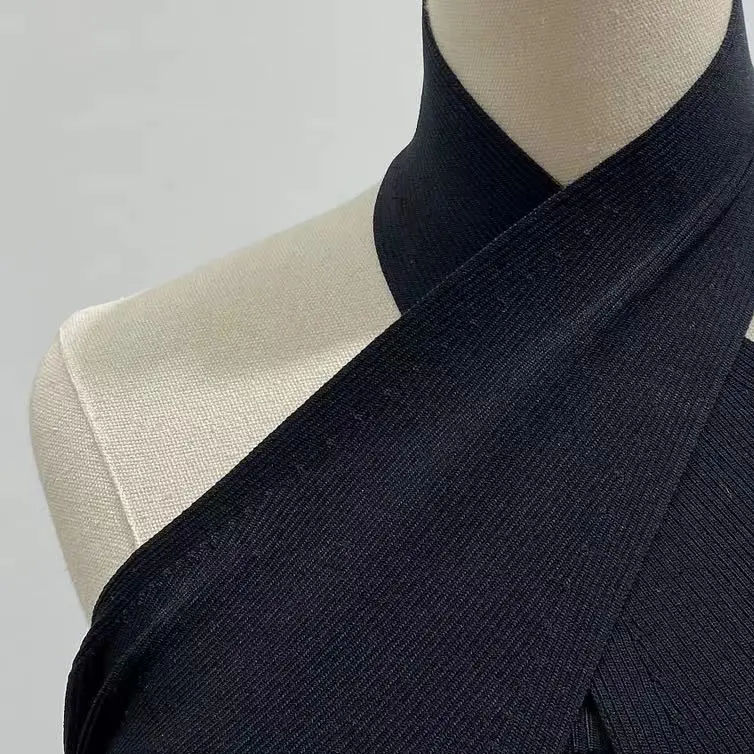 

Женская трикотажная куртка с V-образным вырезом и бахромой