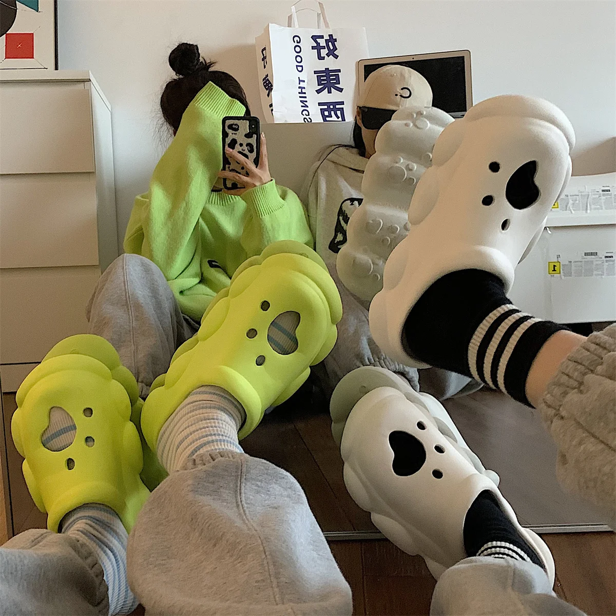 Original Couple Beach Sandals Female Summer Hollow Out Thick Sole Slipper Student High Street Ins Hole Shoes Male