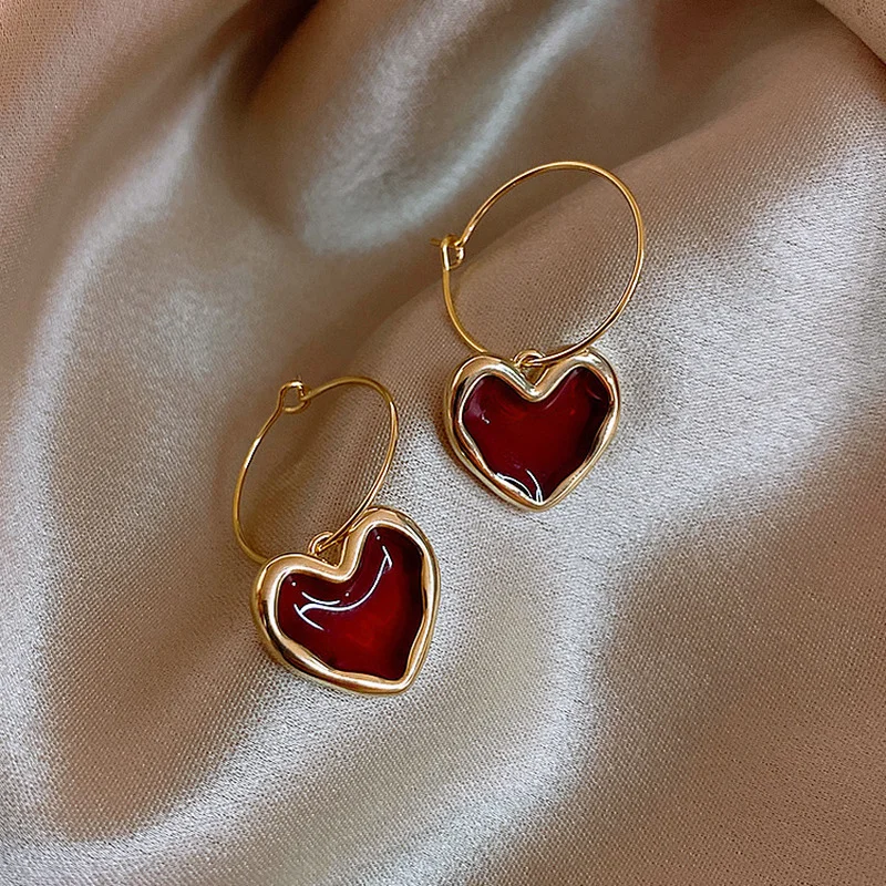 

Sweet Burgundy Enamel Heart Earrings for Women Girl Gold Color Metal Love Heart Hanging Dangle Earrings Vintage Jewelry