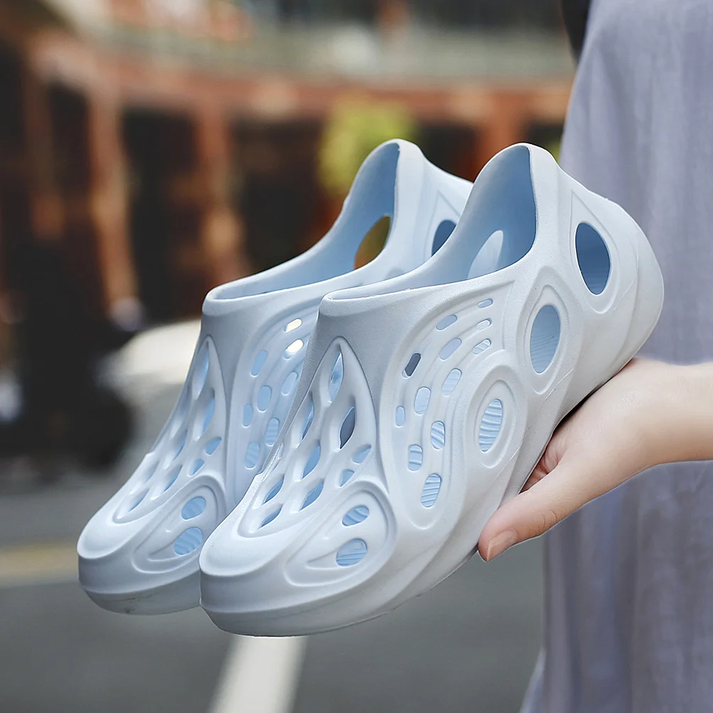 

2023 Couple Sandals Breathable And Lightweight Hole Shoes Men's Summer Cool Beach Sandals