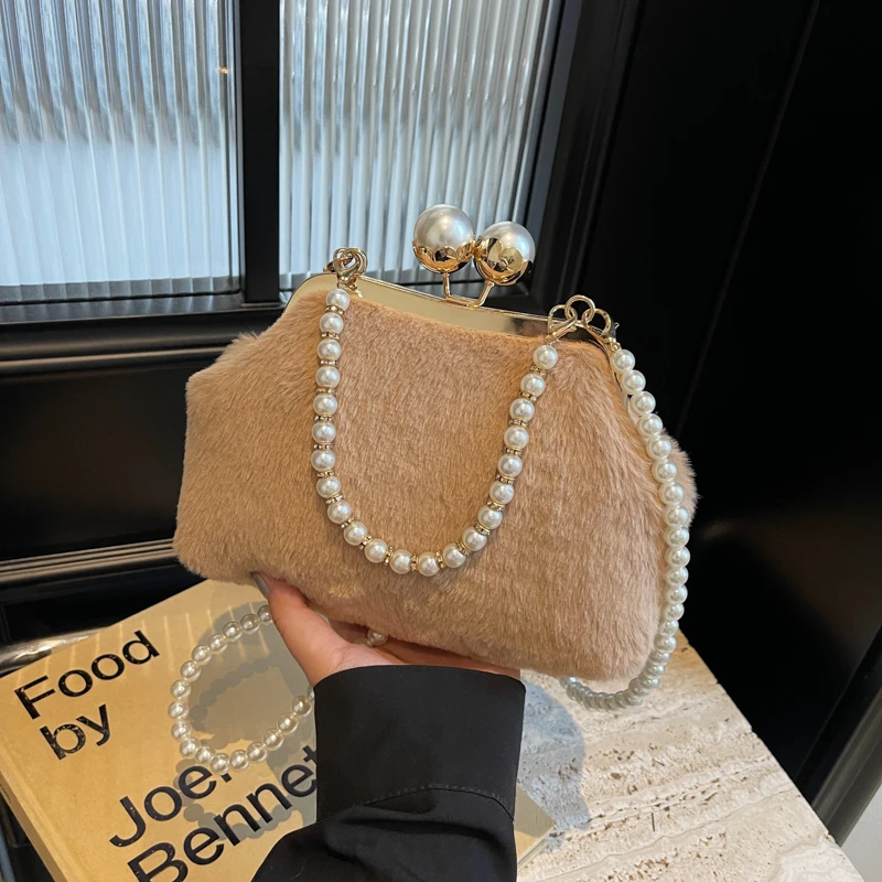 Бархатные сумки через плечо с бисером трендовые цепочки однотонные новинка 2024