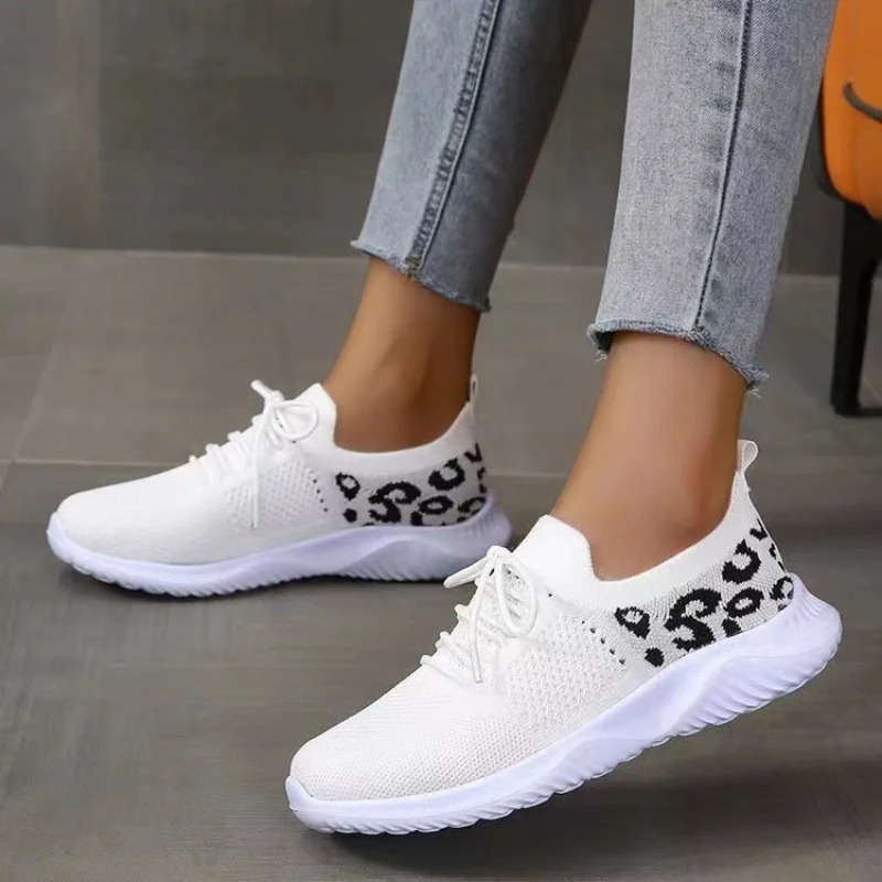 

2023 New Large Size Women Shoes Fashion Comfortable Flat Sole Sneakers Women Mesh Breathable Lightweight Casual Shoes for Women