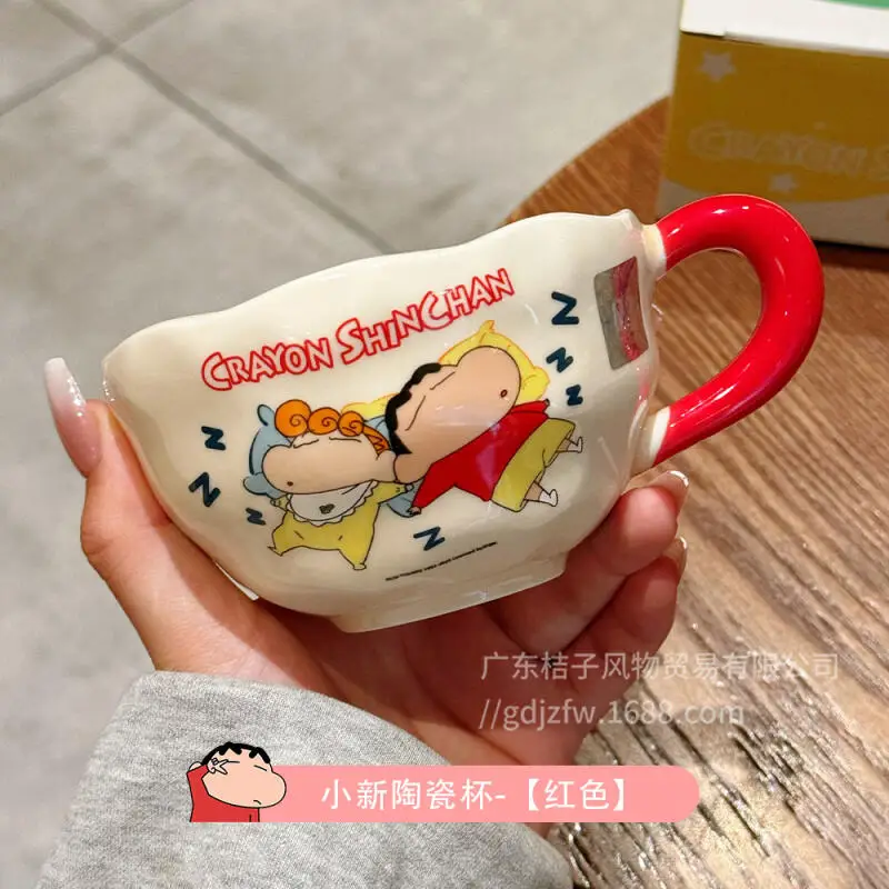 Фото Керамическая кружка Kawaii Crayon Shin Chan, милая мультяшная чашка для завтрака, домашняя/офисная кружка для воды, портативная кружка для кофе, для ежедневного использования №4