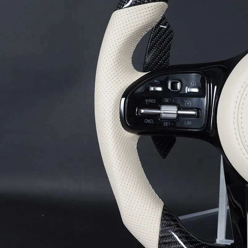 Новое модифицированное рулевое колесо AMG из углеродного волокна AECSG класса