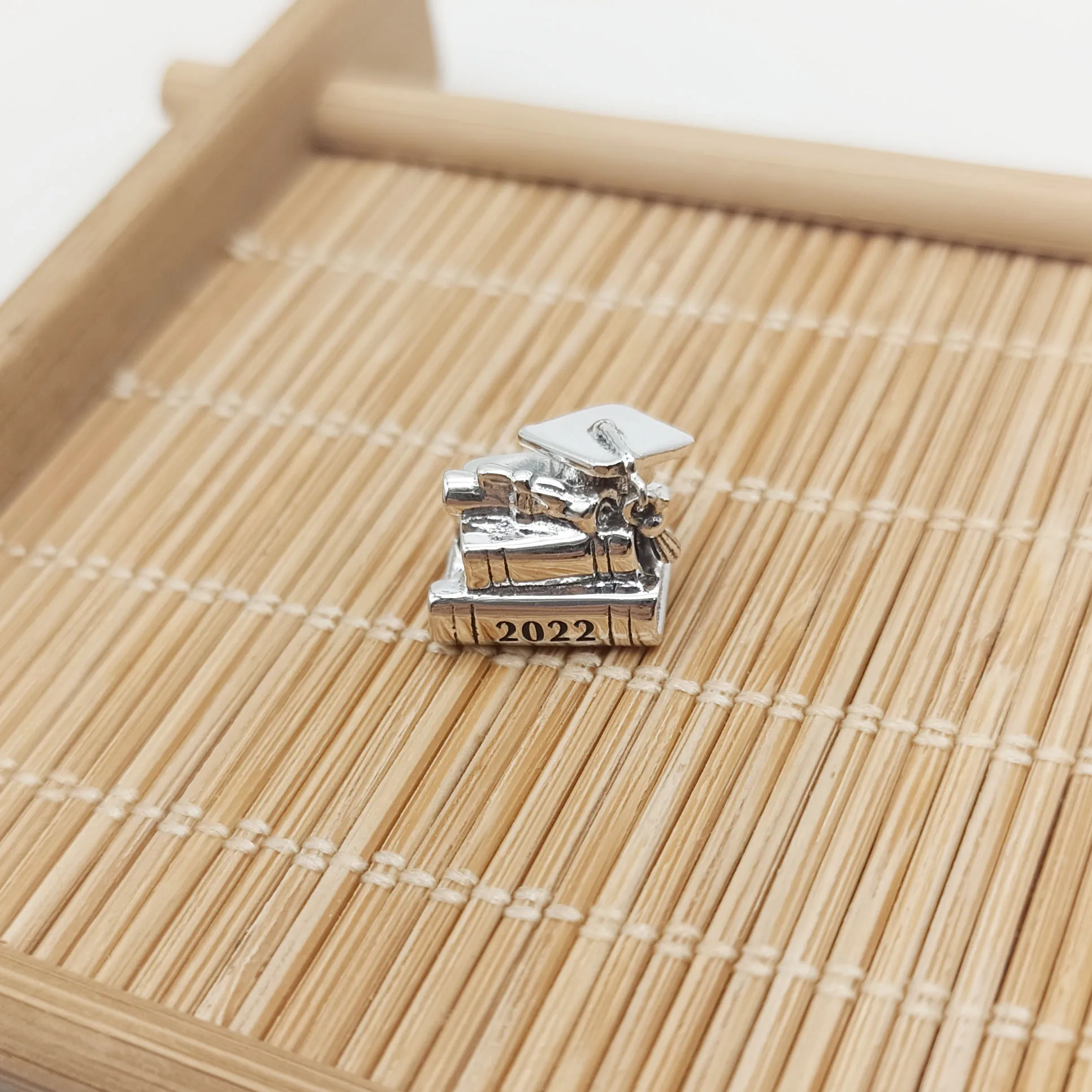 

High Quality Jewelry Silver Beaded 2022 Graduation Charm